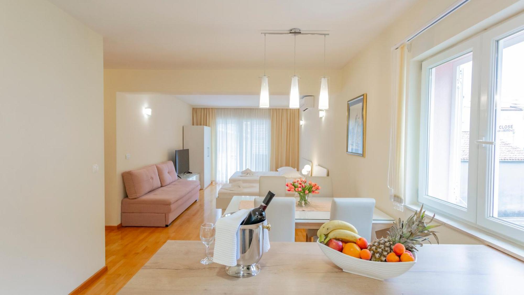 Baska Voda Apartments - Steps From The Beach, Free Parking, Central Location Bagian luar foto