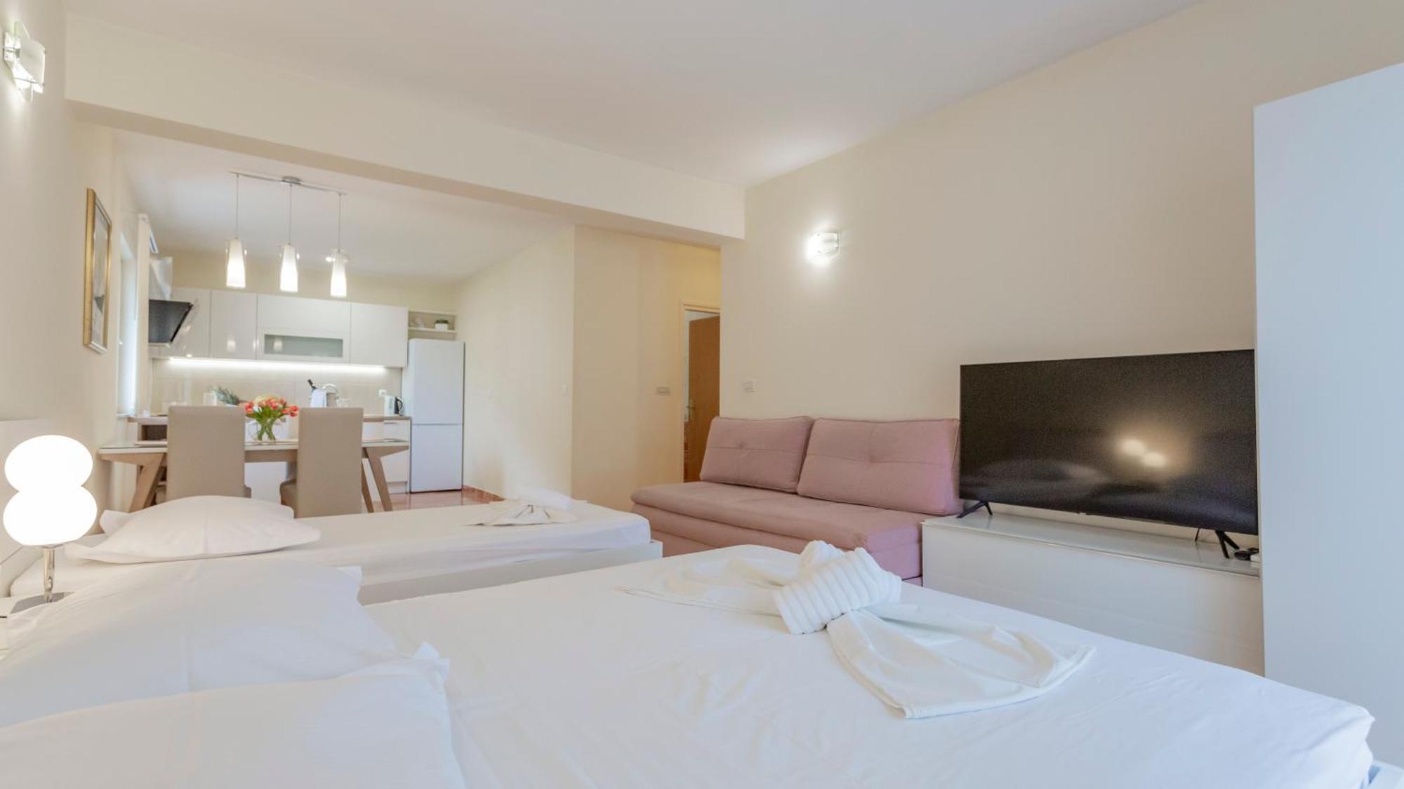 Baska Voda Apartments - Steps From The Beach, Free Parking, Central Location Bagian luar foto