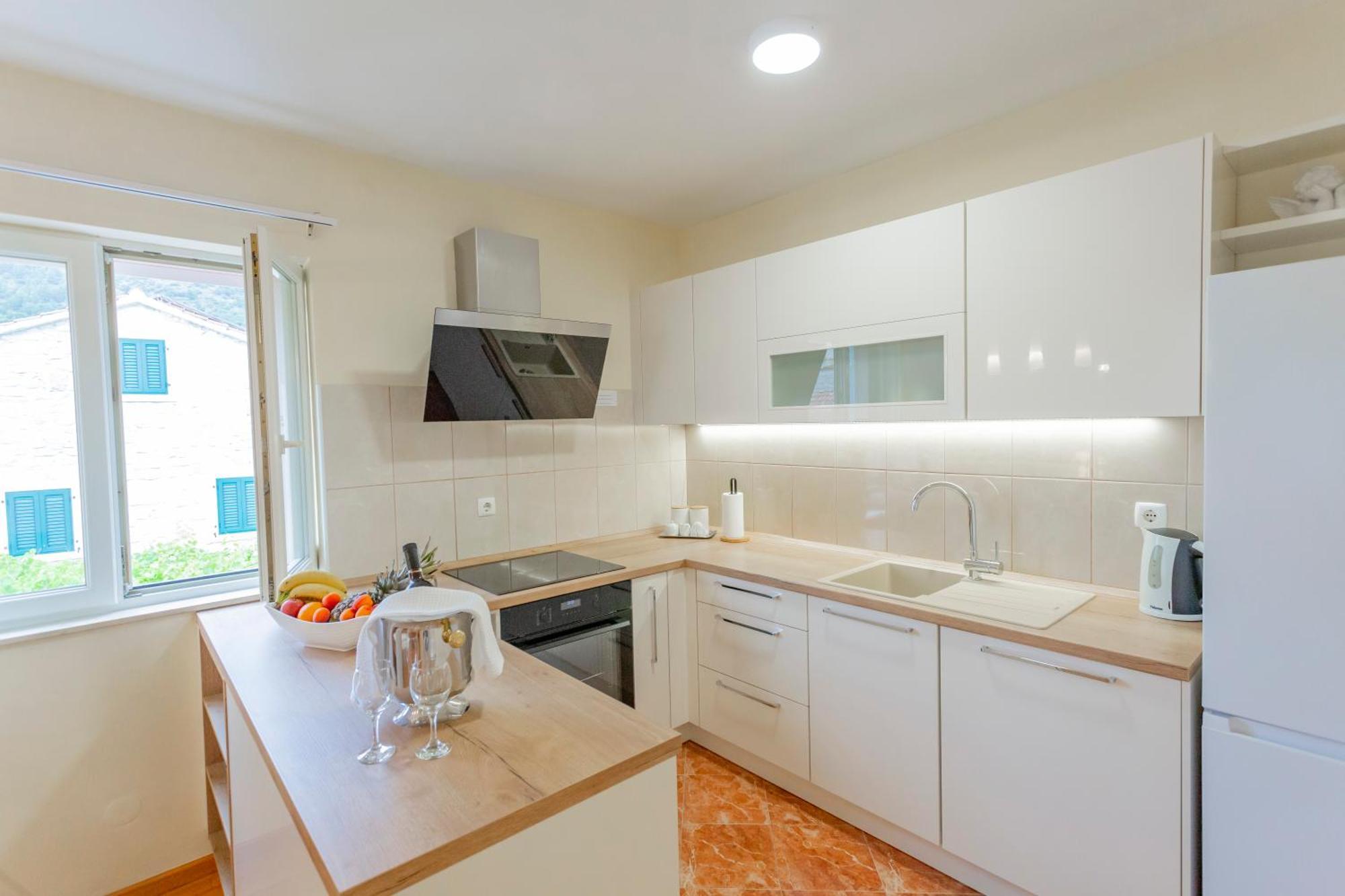 Baska Voda Apartments - Steps From The Beach, Free Parking, Central Location Bagian luar foto