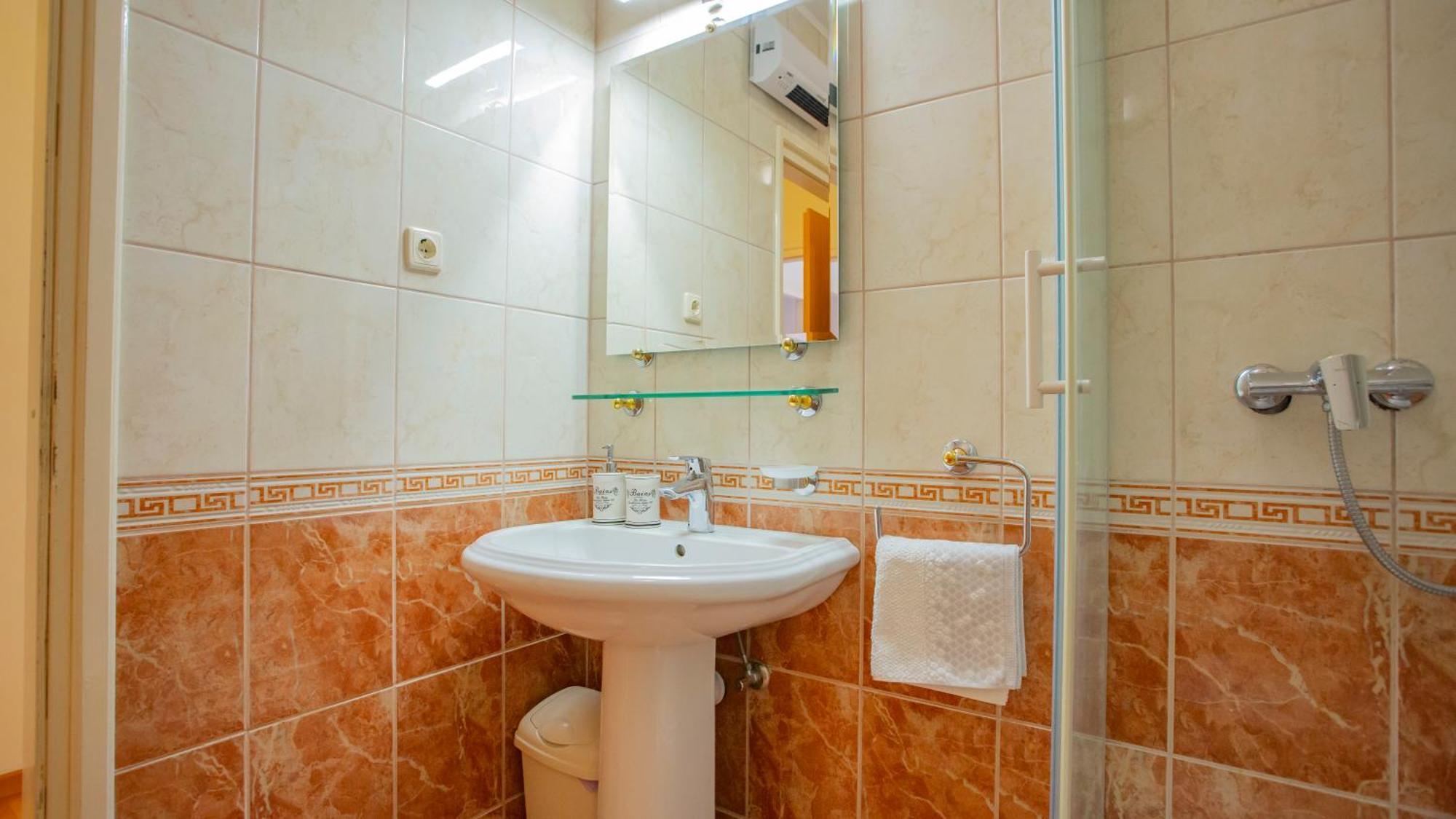 Baska Voda Apartments - Steps From The Beach, Free Parking, Central Location Bagian luar foto