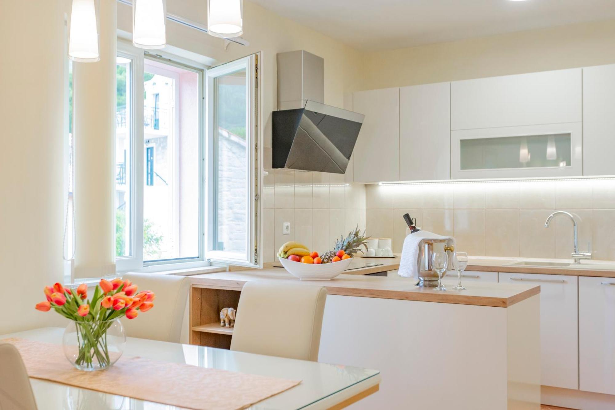 Baska Voda Apartments - Steps From The Beach, Free Parking, Central Location Bagian luar foto