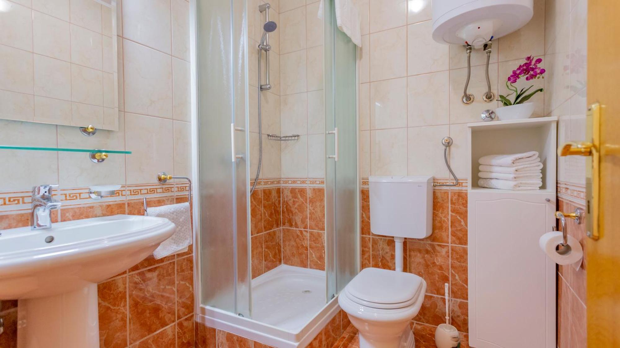 Baska Voda Apartments - Steps From The Beach, Free Parking, Central Location Bagian luar foto