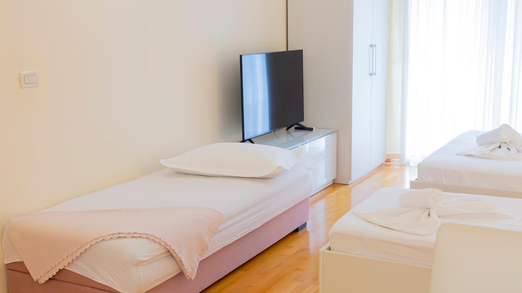 Baska Voda Apartments - Steps From The Beach, Free Parking, Central Location Bagian luar foto