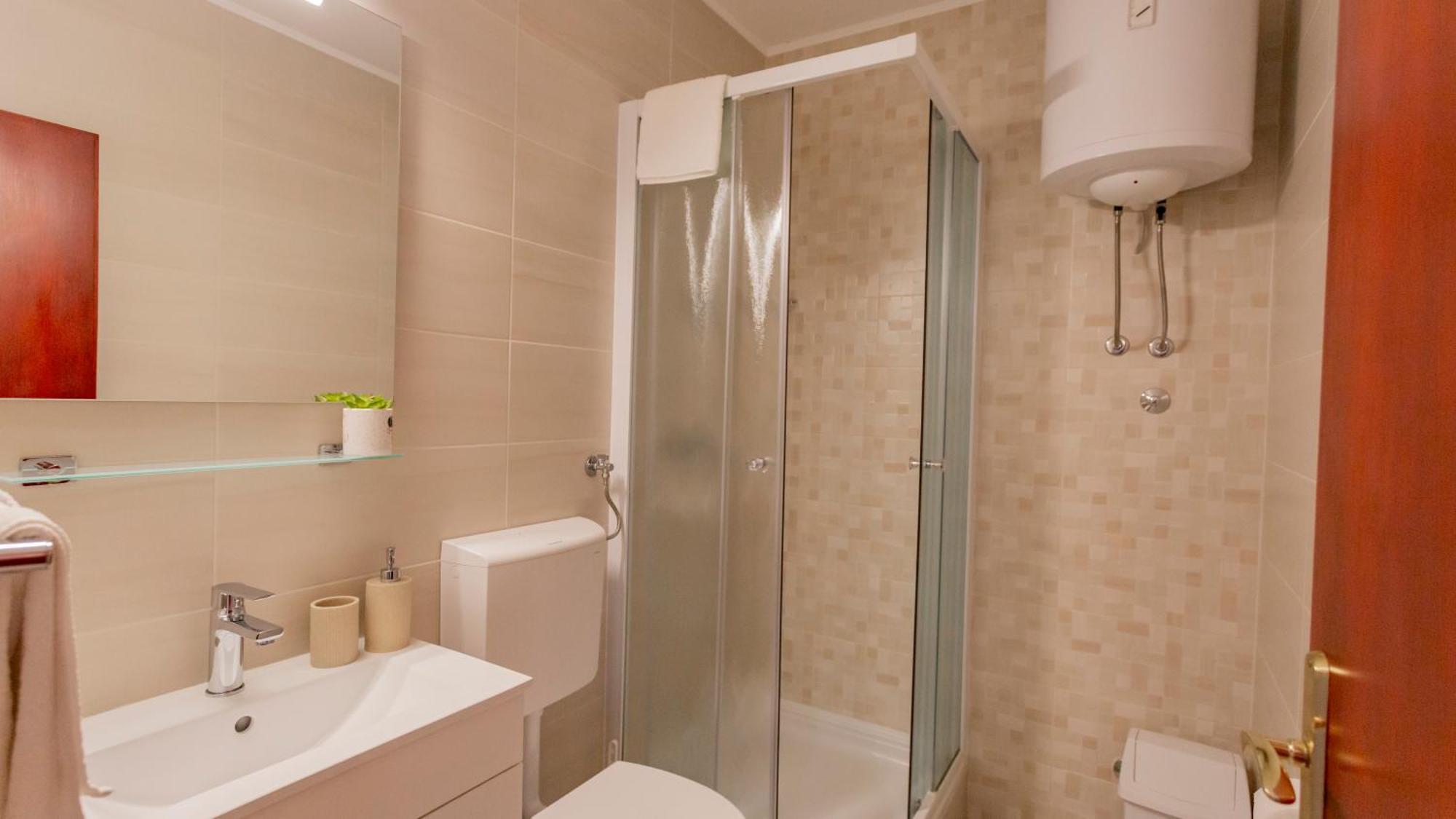 Baska Voda Apartments - Steps From The Beach, Free Parking, Central Location Bagian luar foto