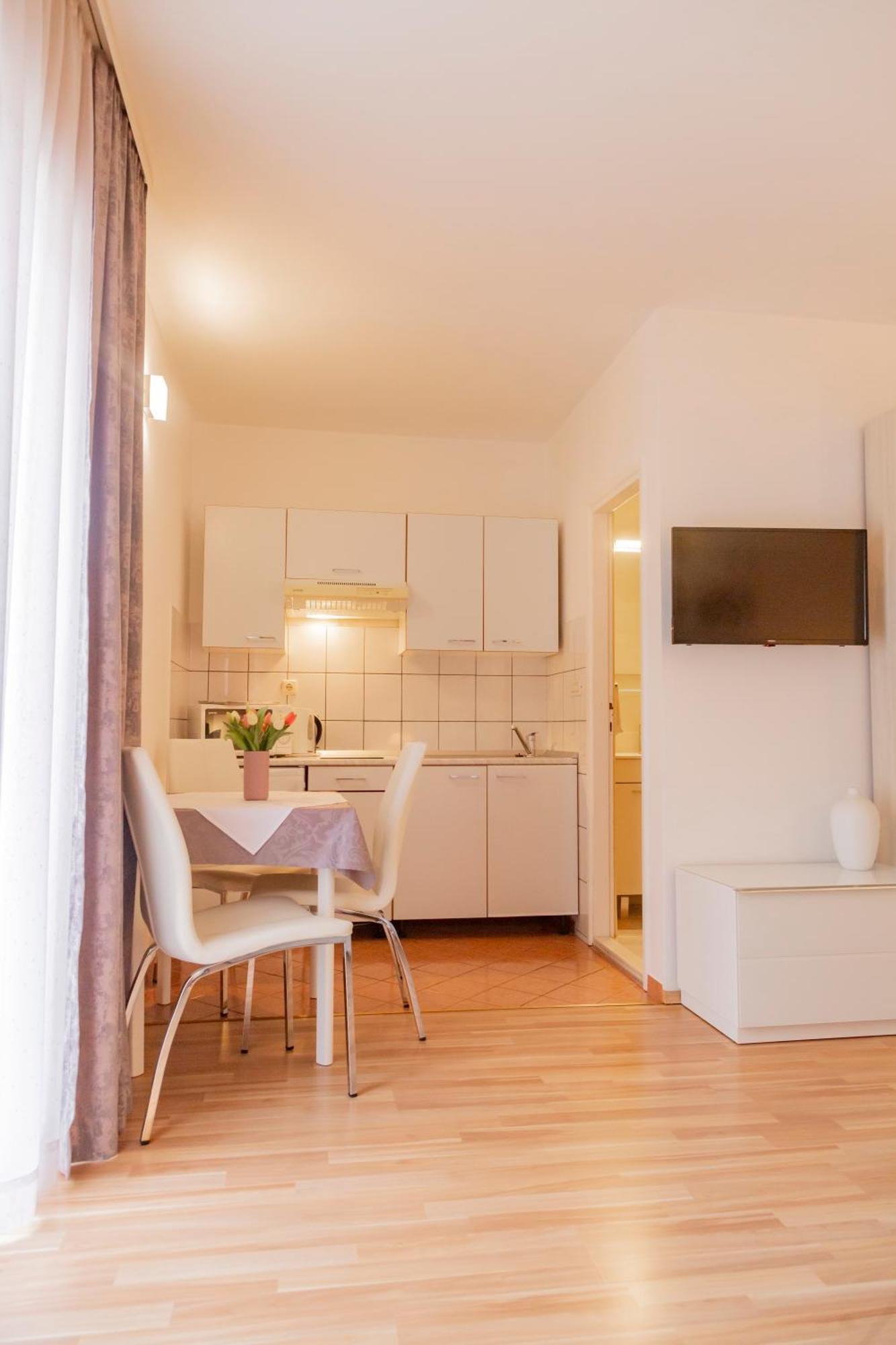 Baska Voda Apartments - Steps From The Beach, Free Parking, Central Location Bagian luar foto