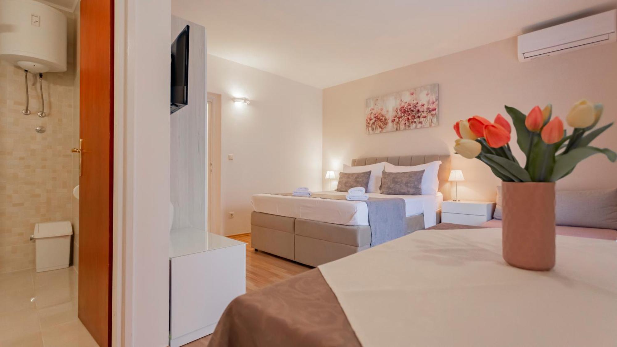 Baska Voda Apartments - Steps From The Beach, Free Parking, Central Location Bagian luar foto