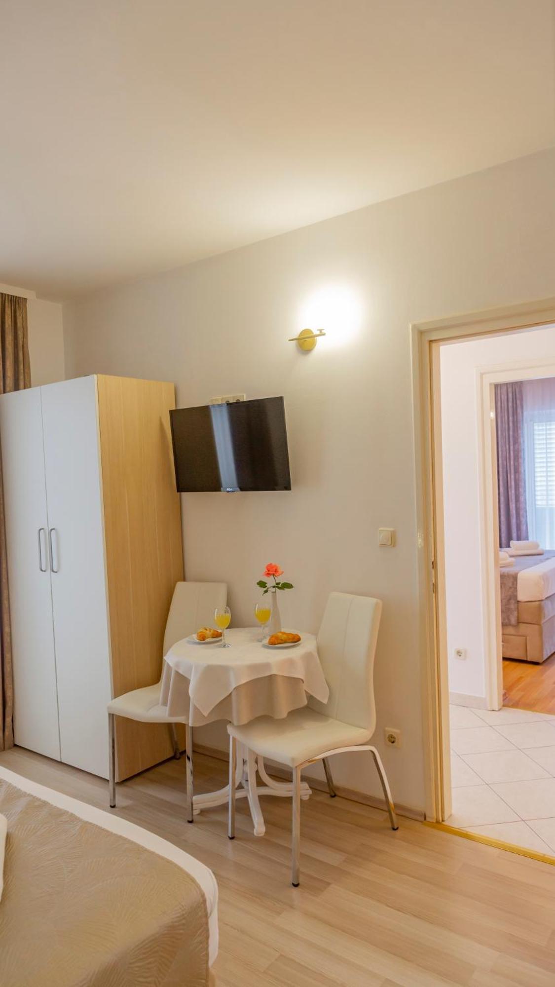 Baska Voda Apartments - Steps From The Beach, Free Parking, Central Location Bagian luar foto
