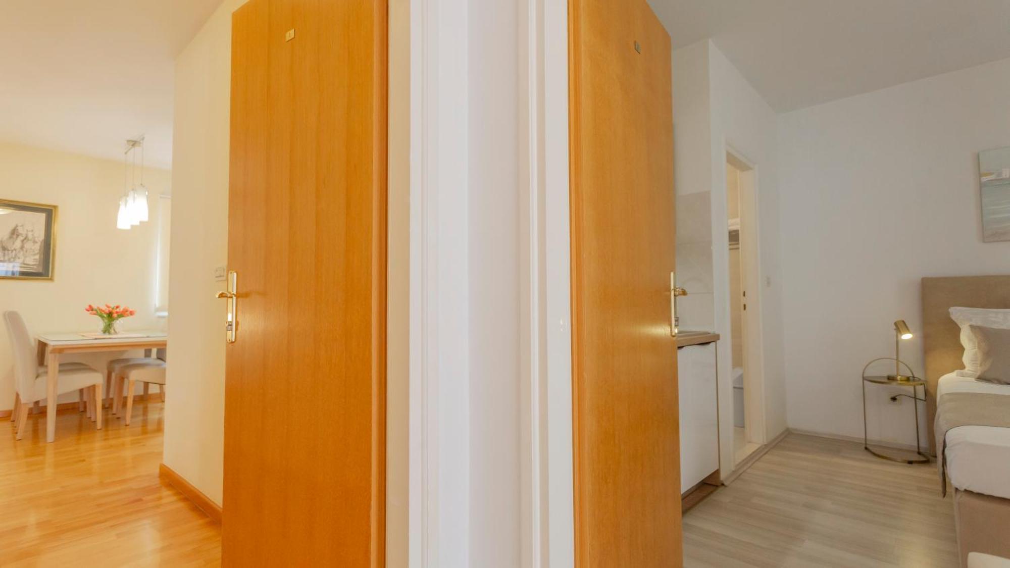 Baska Voda Apartments - Steps From The Beach, Free Parking, Central Location Bagian luar foto