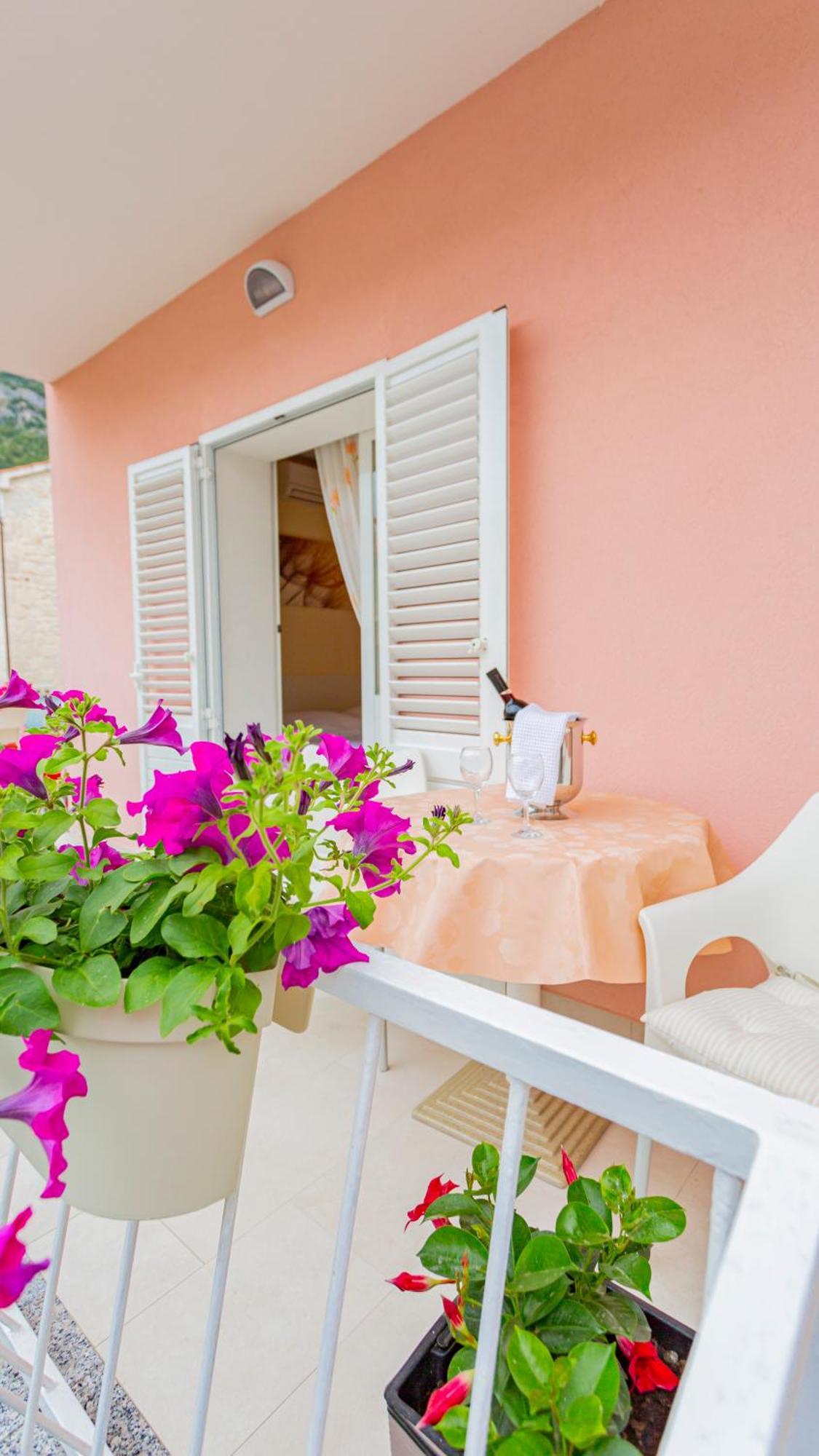Baska Voda Apartments - Steps From The Beach, Free Parking, Central Location Bagian luar foto