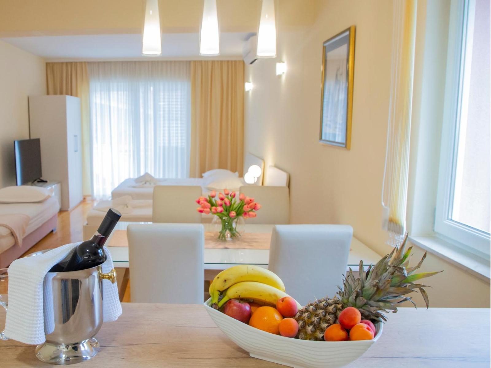 Baska Voda Apartments - Steps From The Beach, Free Parking, Central Location Bagian luar foto